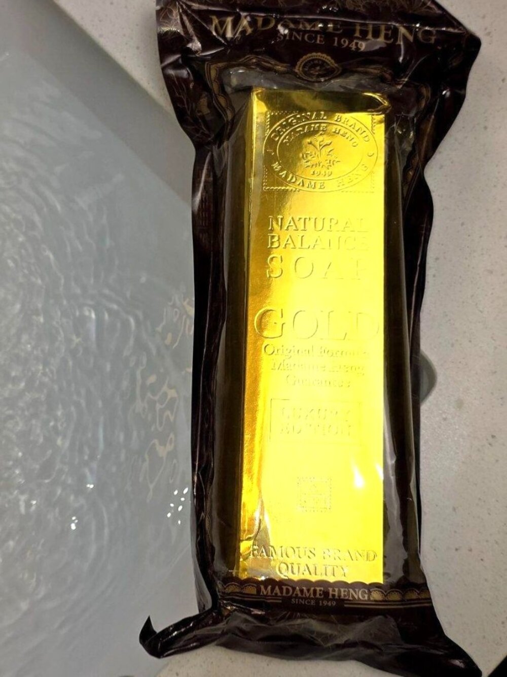 Madame Heng Gold Luxury Aroma Spa Soap 250g x 2 Bars 500g Thailand Gift Set